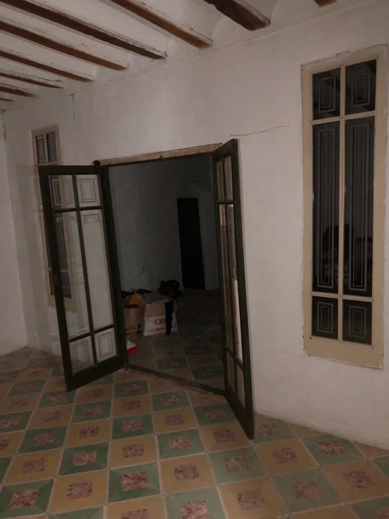 Propiedad de ganga Casa adosada de 4 dormitorios, 2 baños y 3 plantas para reformar en Vélez-Blanco