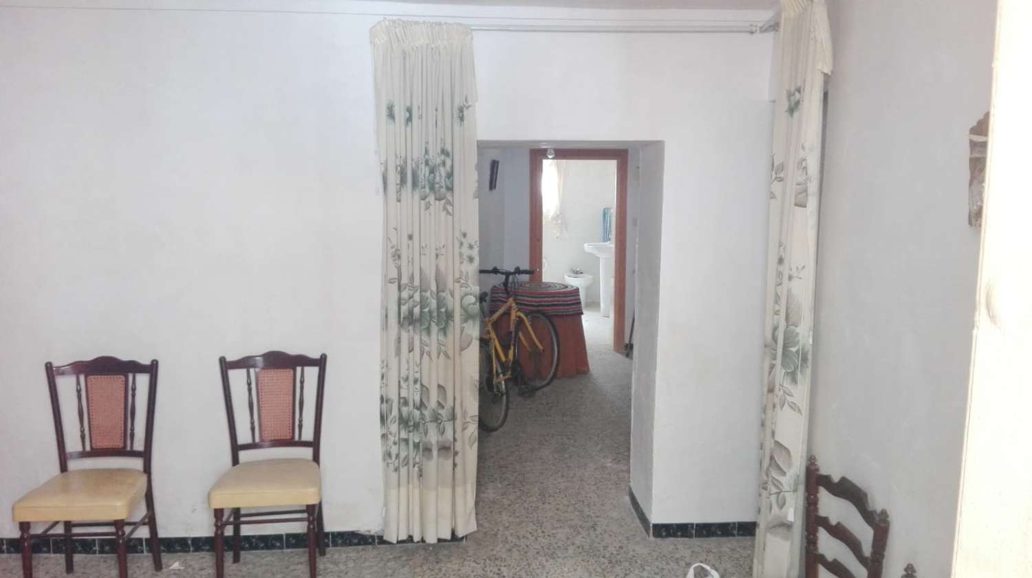 Good value and large Town house  in El Chive