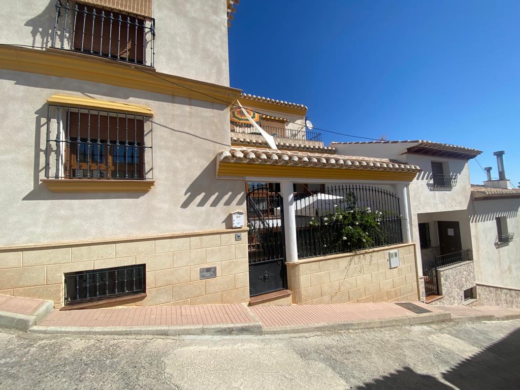 Casa adosada verdaderamente excepcional de 3 dormitorios y 3 baños con garaje en Vélez-Blanco