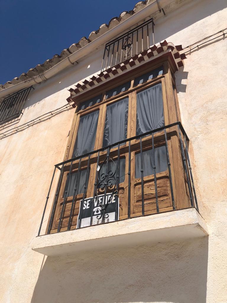 Casa Adosada de 3 Dormitorios y 2 Baños en Vélez-Blanco