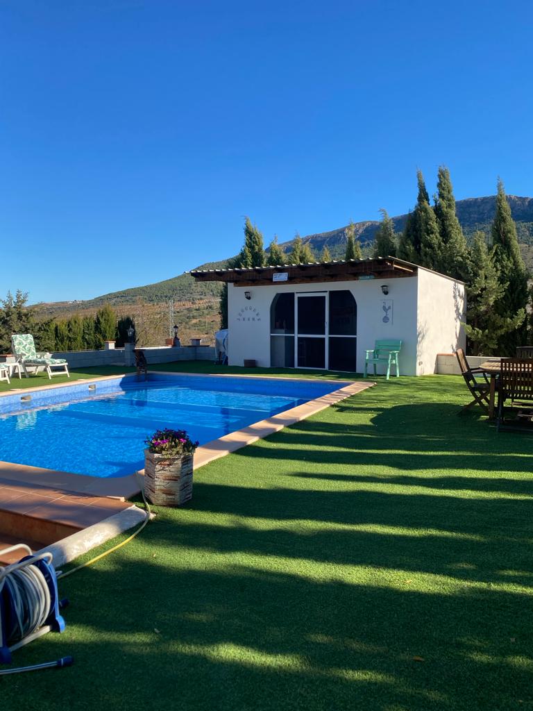 Impresionante villa de 4 y 3 dormitorios con piscina en una hermosa ubicación a diez minutos de Vélez-Rubio