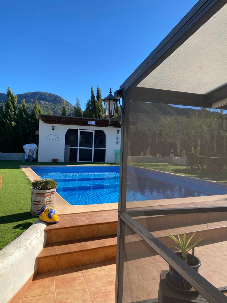 Prachtige villa met 4 slaapkamers en 3 slaapkamers en zwembad op een prachtige locatie op tien minuten van Velez-Rubio
