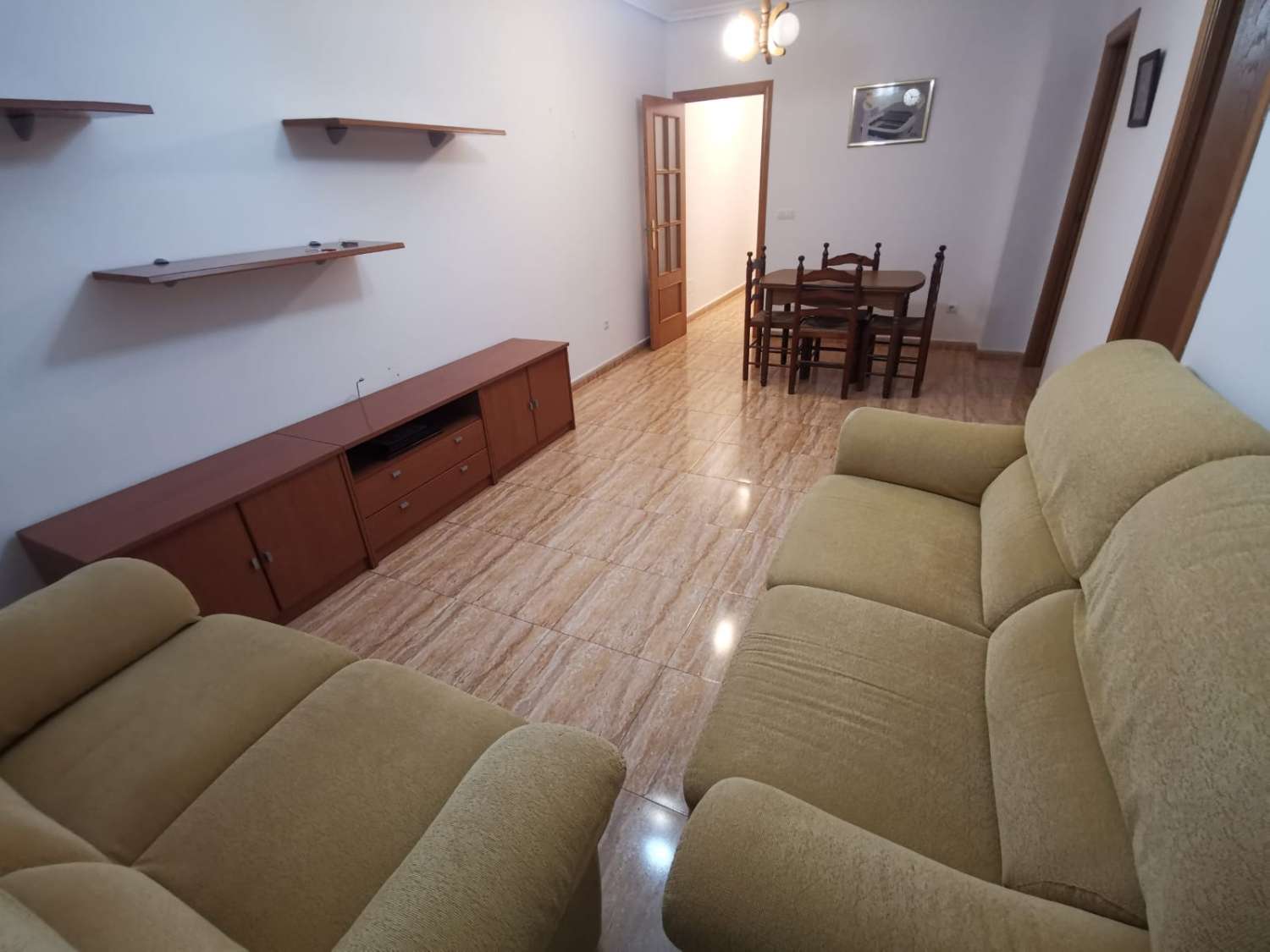 Apartamento en el segundo piso, 3 habitaciones, 2 baños en Velez- Rubio