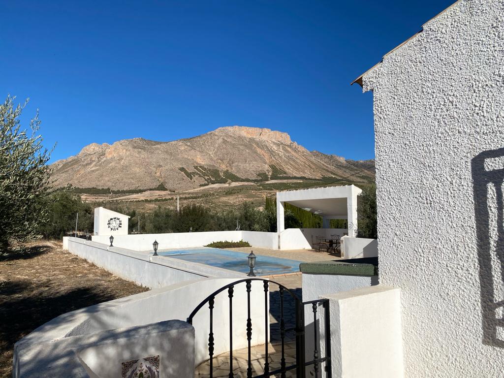 Mooie villa met 3 slaapkamers en 2 badkamers met zwembad in een prachtige omgeving in de buurt van Vélez Blanco