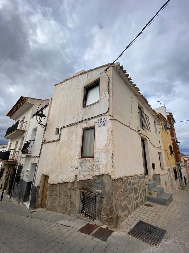 Casa adosada final de 3 Dormitorios y 1 Baño en Vélez-Rubio