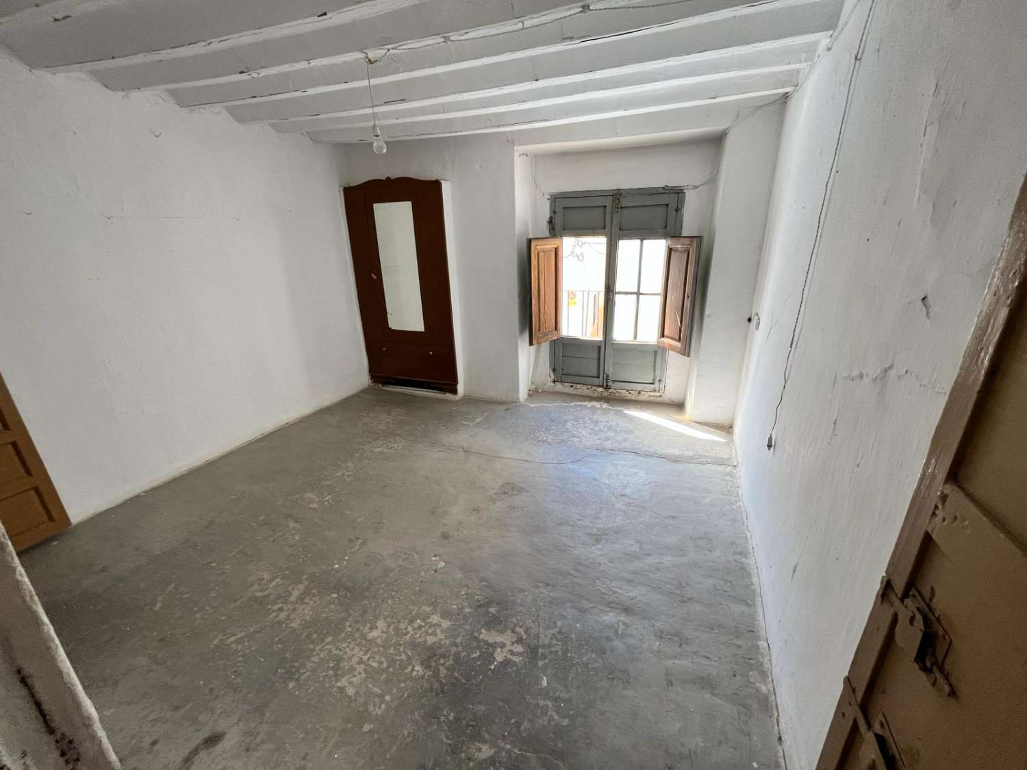 A bargain property with a roof terrace in central Velez-Blanco