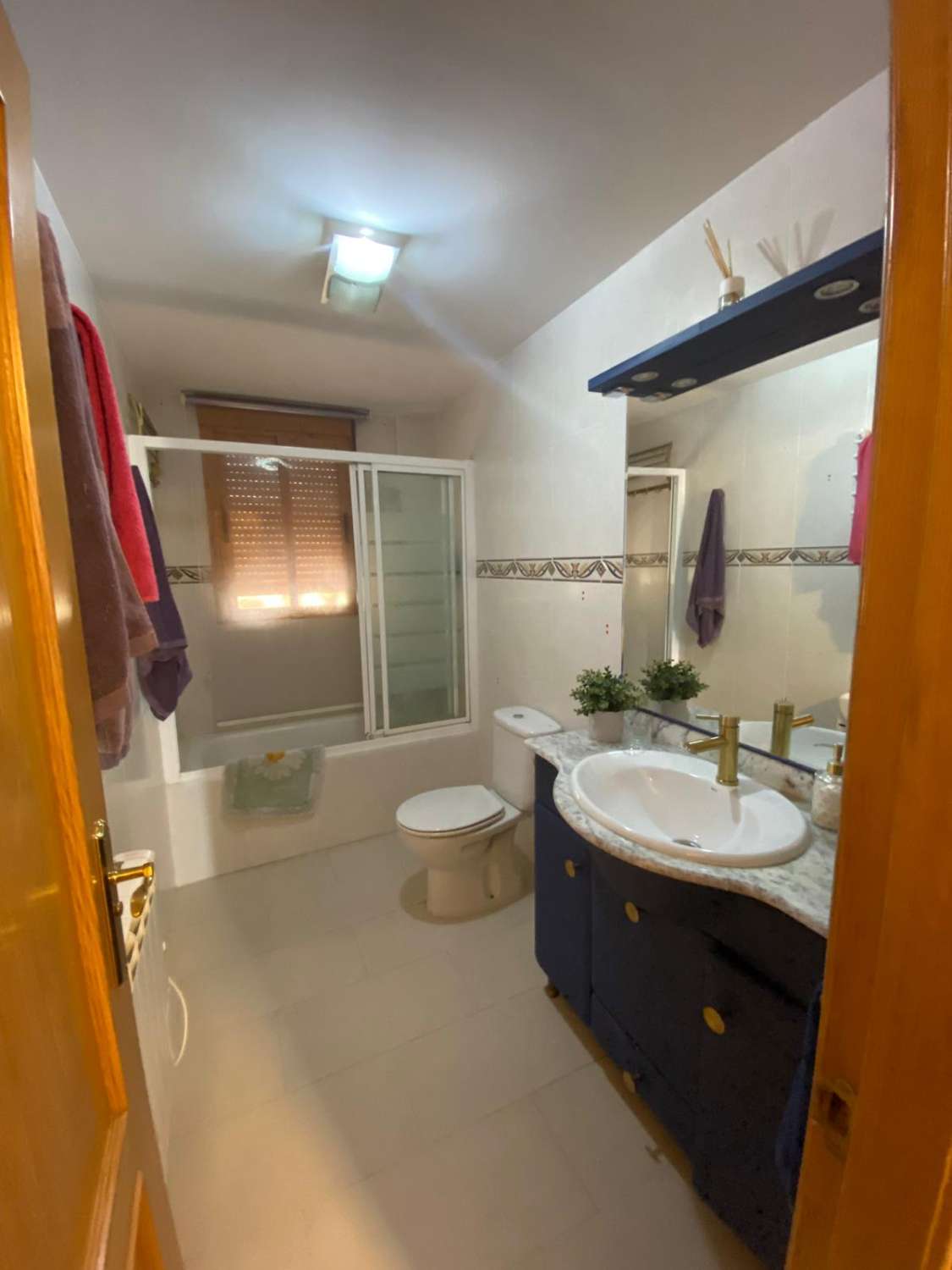 3 chambres, 2 salles de bain, appartement et locaux commerciaux en position privilégiée Velez Blanco