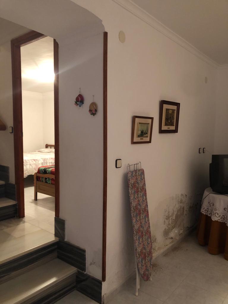 Amplia casa adosada de 5 dormitorios y 1 baño con buen espacio exterior en Vélez-Blanco