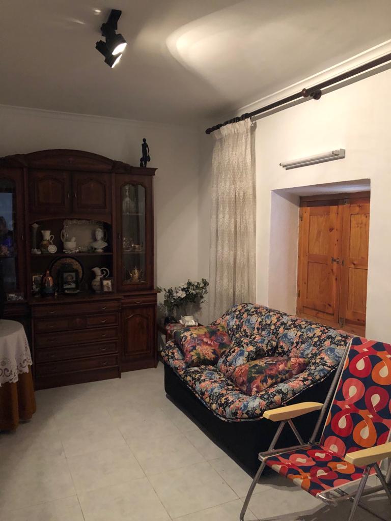 Large 5 Bed, 1Bath Townhouse with good outside space in Velez- Blanco