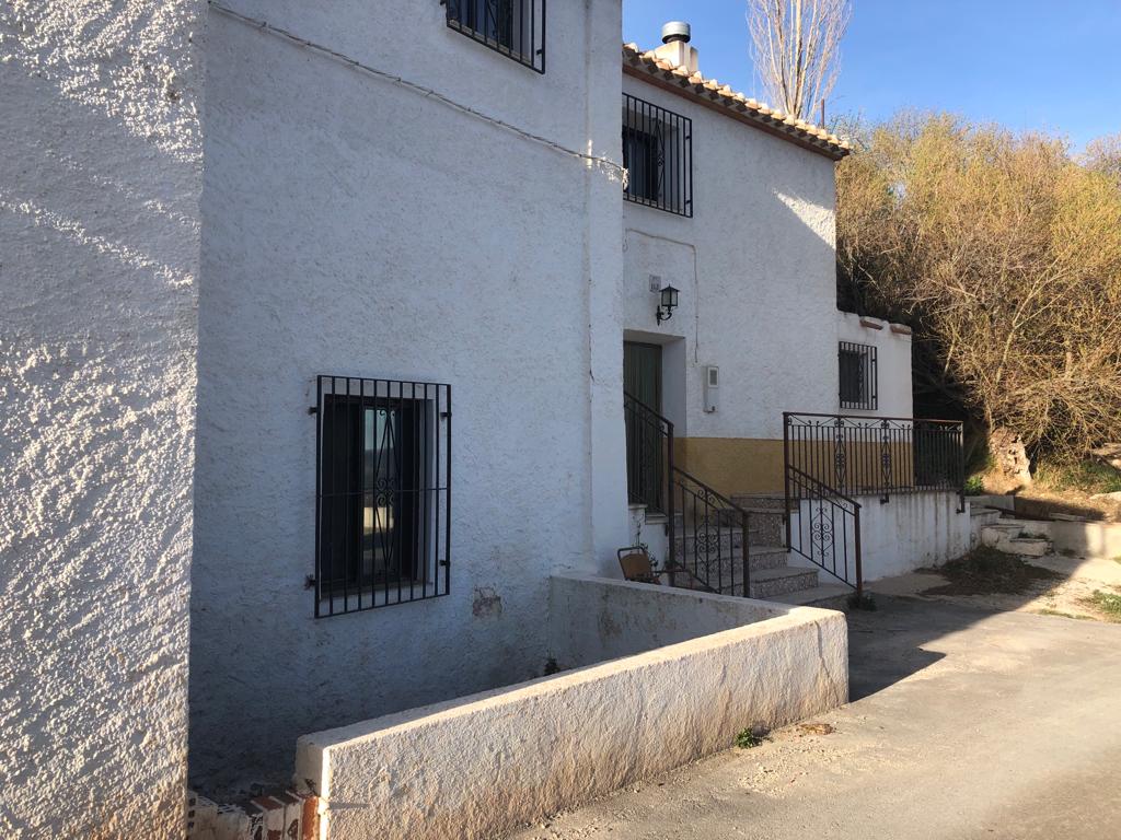 Large renovated country house with land in Vélez-Blanco