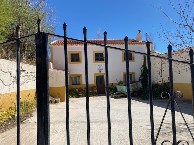 Large renovated country house with land in Vélez-Blanco