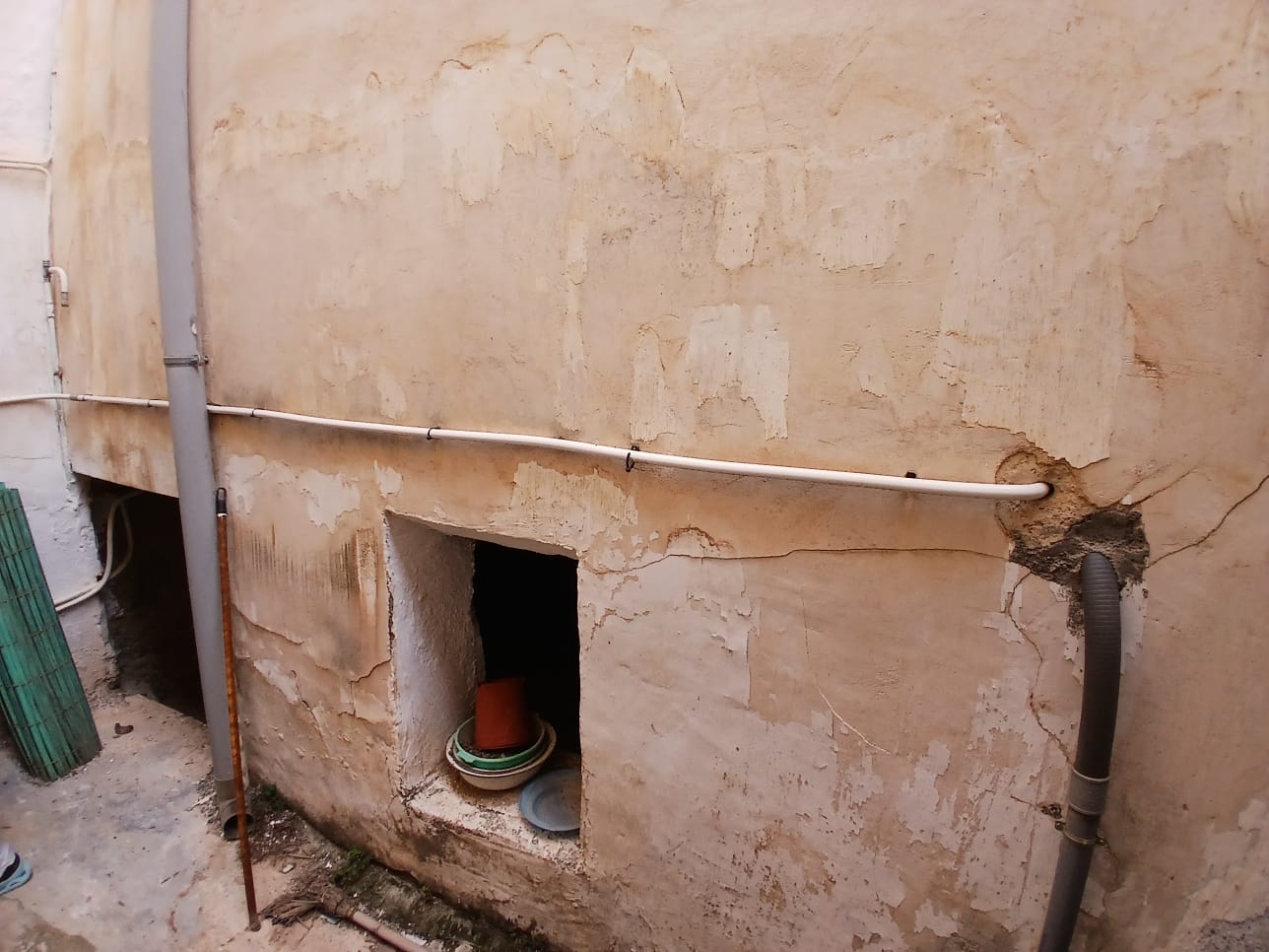 Amazing Partially renovated four story house, 5 Bed , 2 Bath in central Velez-Rubio.