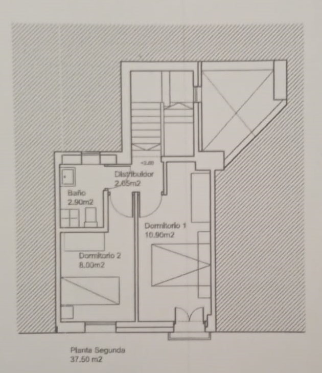 Ruim huis met 2 slaapkamers en 1 badkamer voor totale renovatie voor een spotprijs, in het hart van Baza