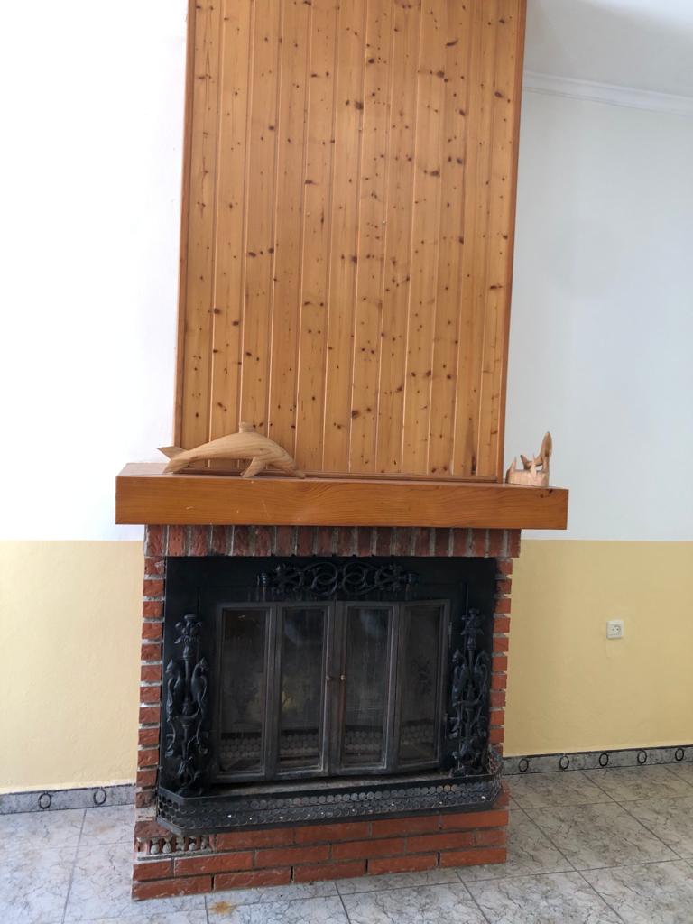Large 4 bedroom 2 bathroom house for rent