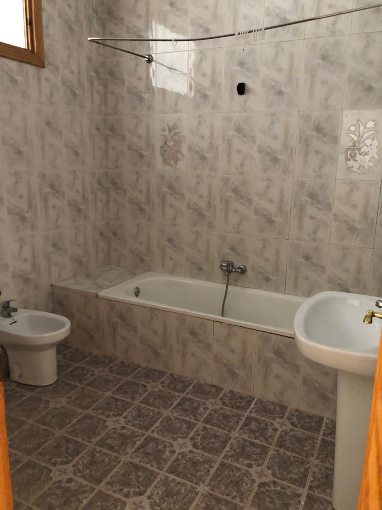 Large 4 bedroom 2 bathroom house for rent
