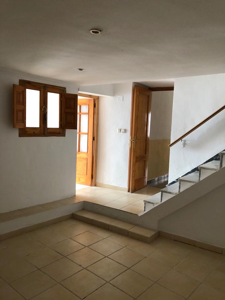 Large 4 bedroom 2 bathroom house for rent