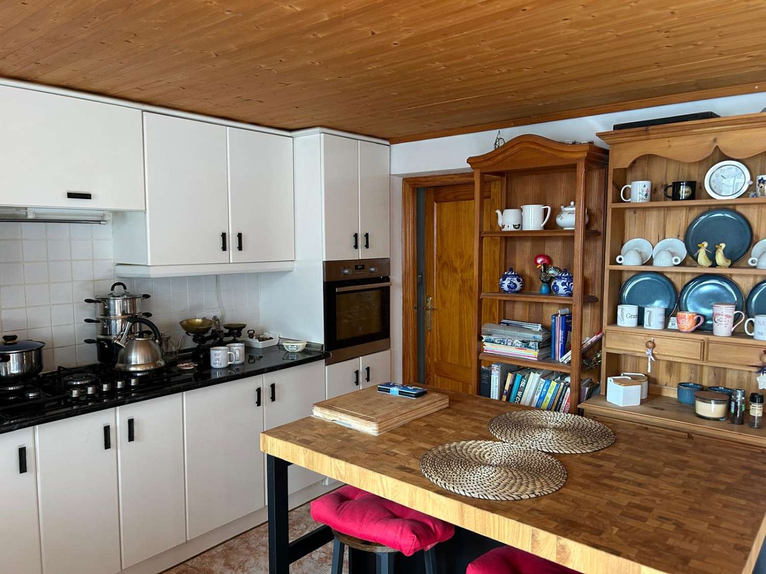 Prachtig gerestaureerd landhuis met vijf slaapkamers en drie/vier badkamers in Veiez-Rubio