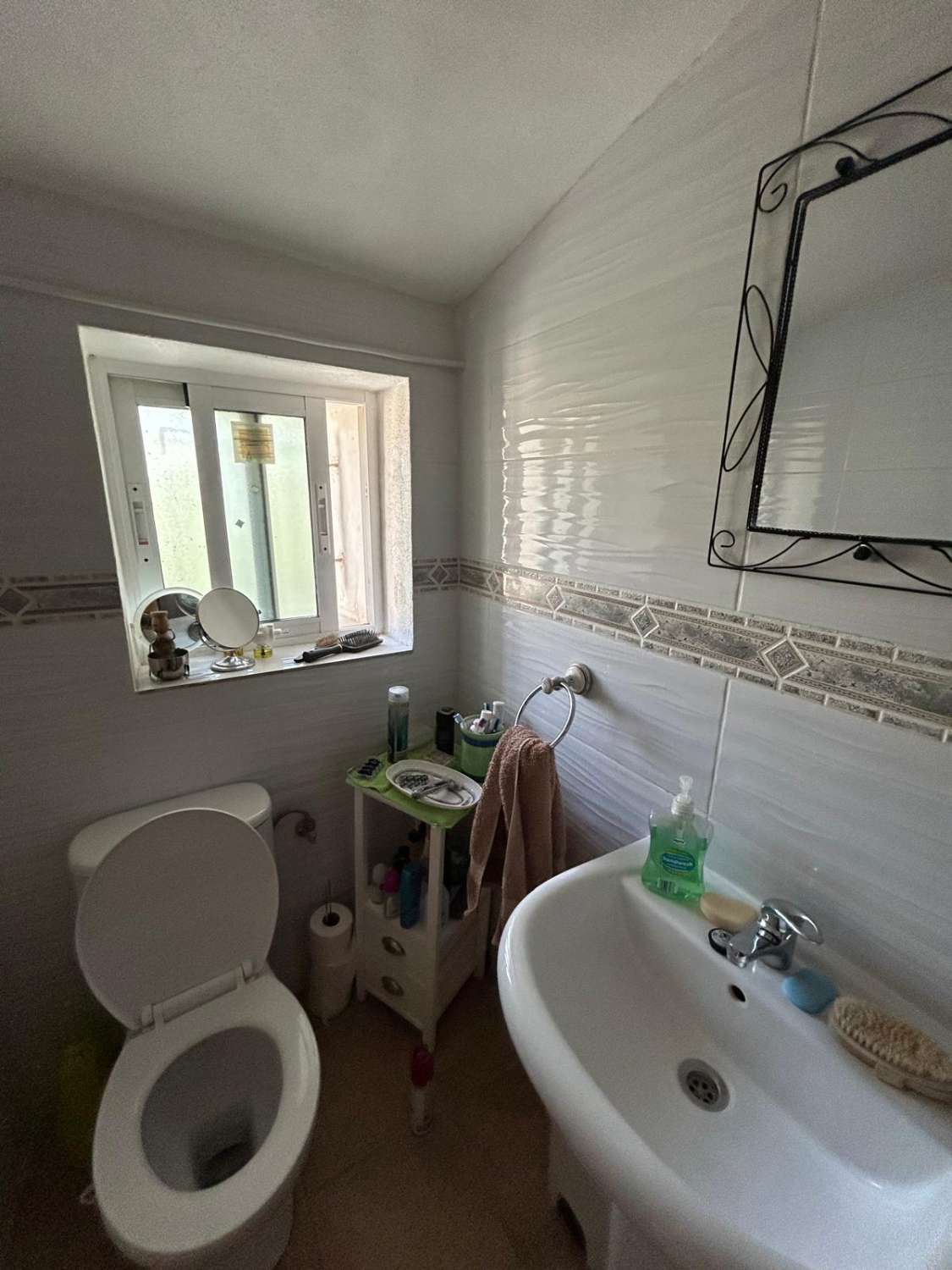 Prachtig gerestaureerd landhuis met vijf slaapkamers en drie/vier badkamers in Veiez-Rubio