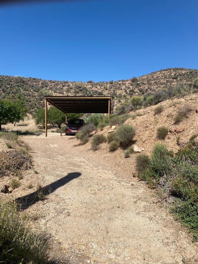 Large farm composed of three houses in Saliente Bajo