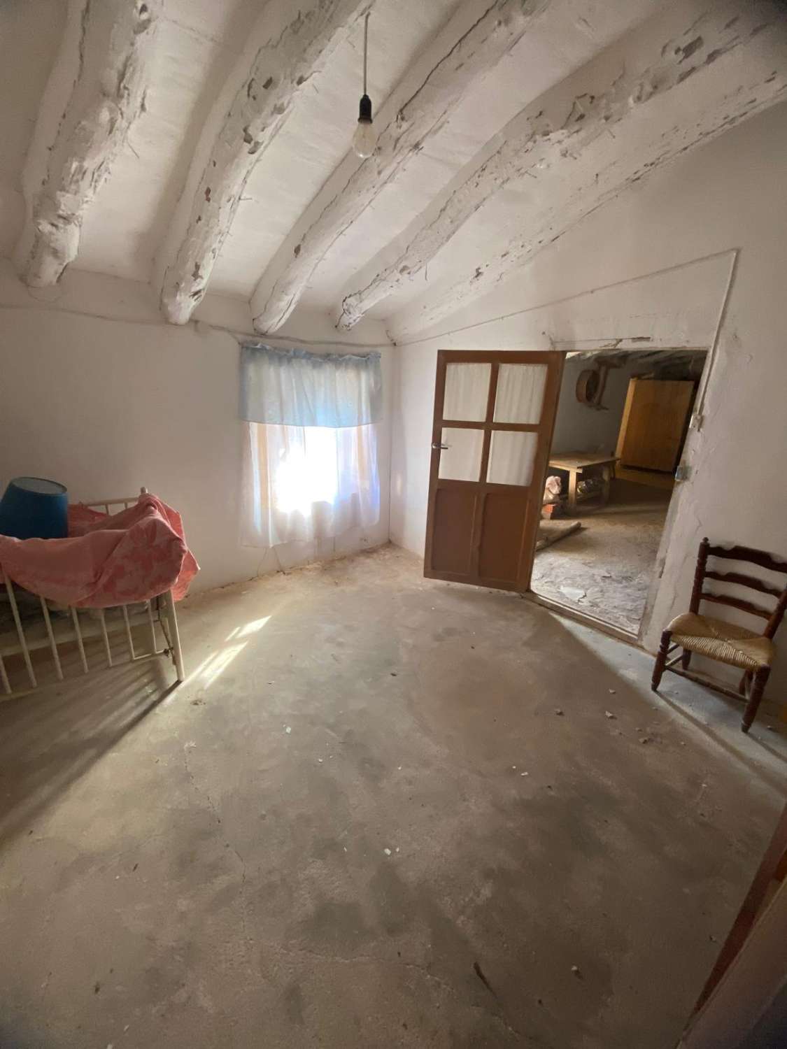 3 chambres, 1 salle de bain, maison à Chirivel à rénover