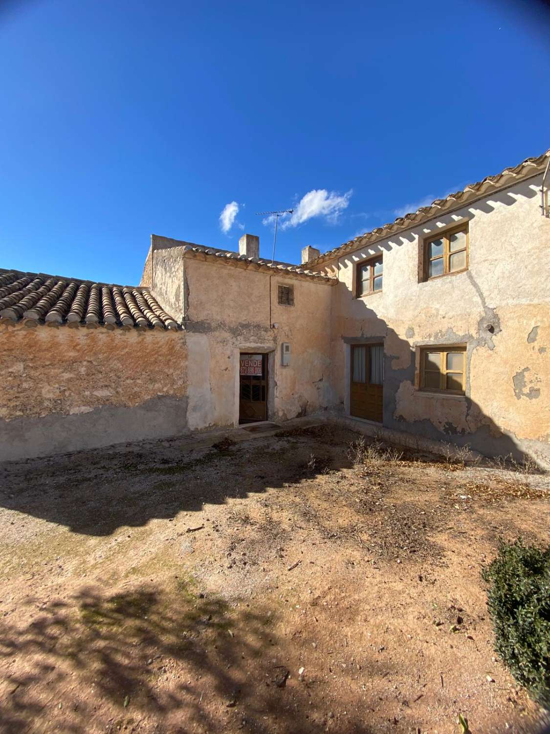 3 chambres, 1 salle de bain, maison à Chirivel à rénover