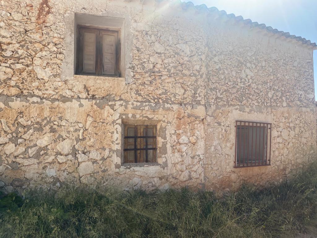 3 chambres, 1 salle de bain, maison à Chirivel à rénover