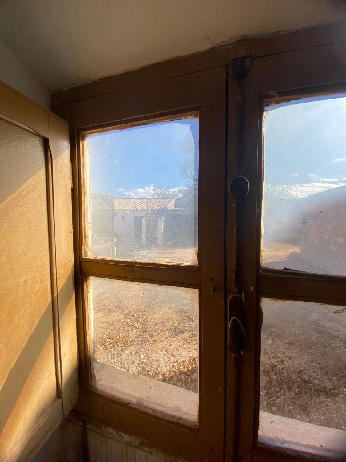 3 chambres, 1 salle de bain, maison à Chirivel à rénover