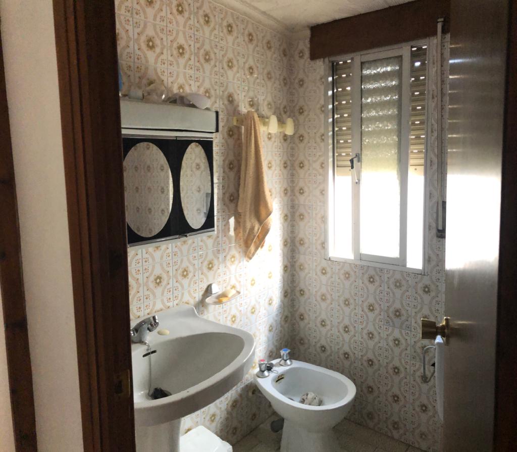 Casa de 4 Plantas, 3 Dormitorios y 1 Baño con Garaje en Velez- Rubio