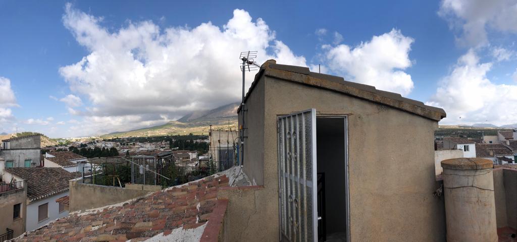 Casa de 4 Plantas, 3 Dormitorios y 1 Baño con Garaje en Velez- Rubio