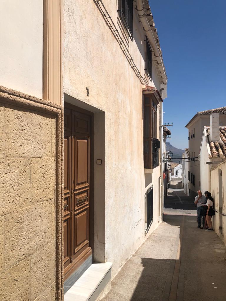 Casa Adosada de 3 Dormitorios y 2 Baños en Vélez-Blanco