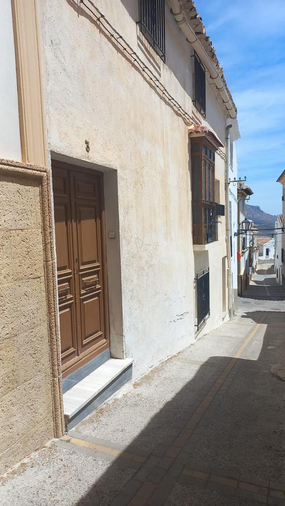 Casa Adosada de 3 Dormitorios y 2 Baños en Vélez-Blanco