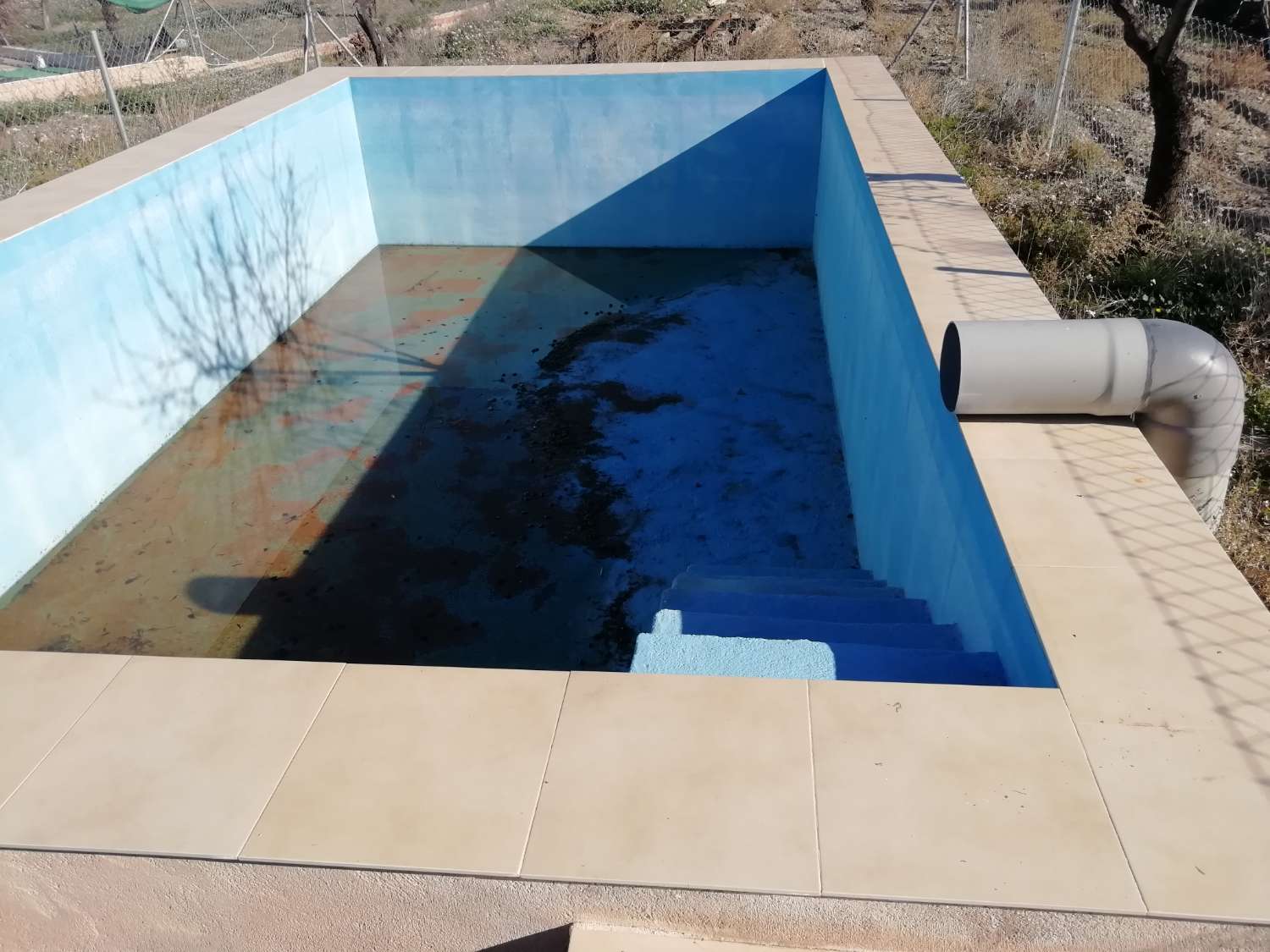 Farm with attached house, independent warehouse, pool and 27,000m2 of land