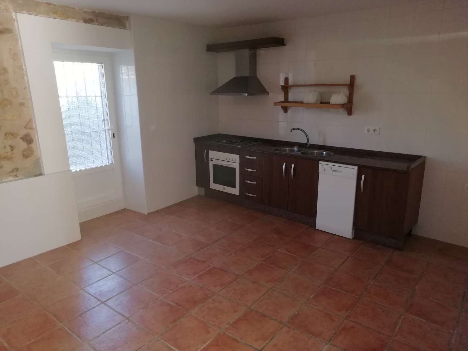Farm with attached house, independent warehouse, pool and 27,000m2 of land