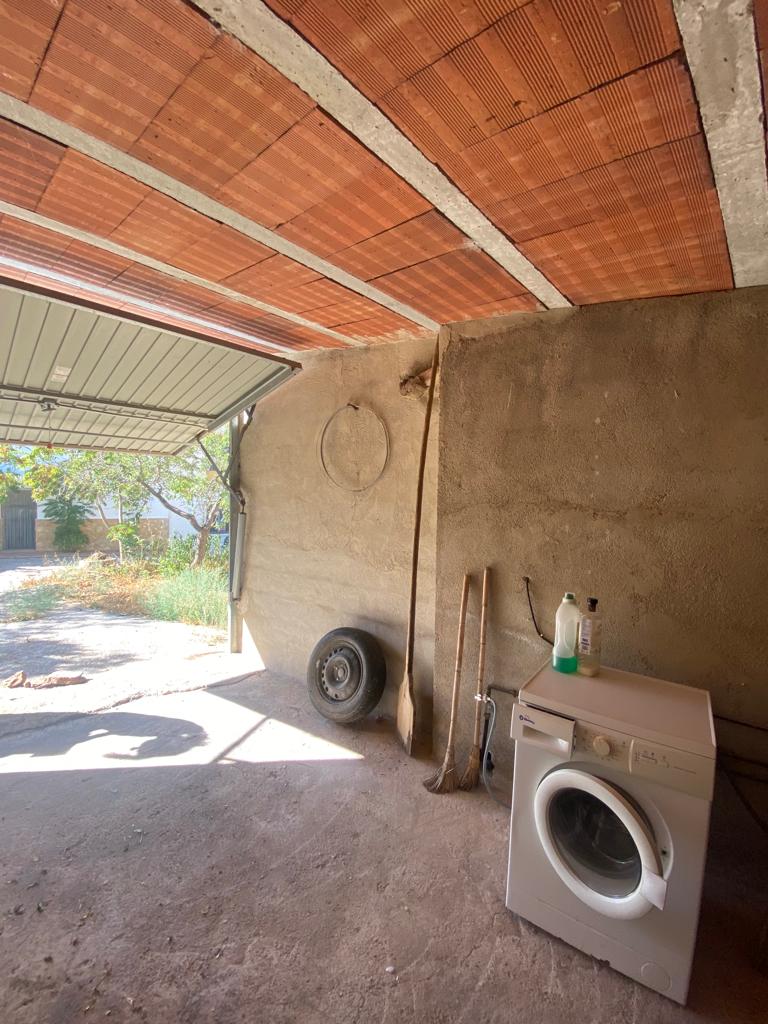 Farm with attached house, independent warehouse, pool and 27,000m2 of land
