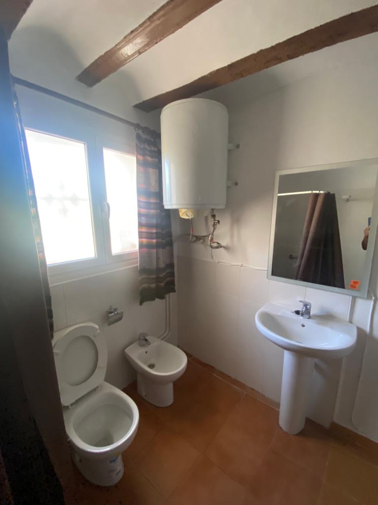 Farm with attached house, independent warehouse, pool and 27,000m2 of land