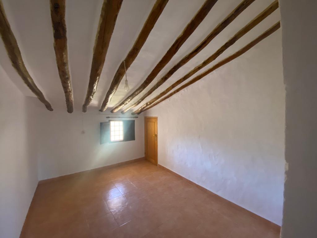 Farm with attached house, independent warehouse, pool and 27,000m2 of land