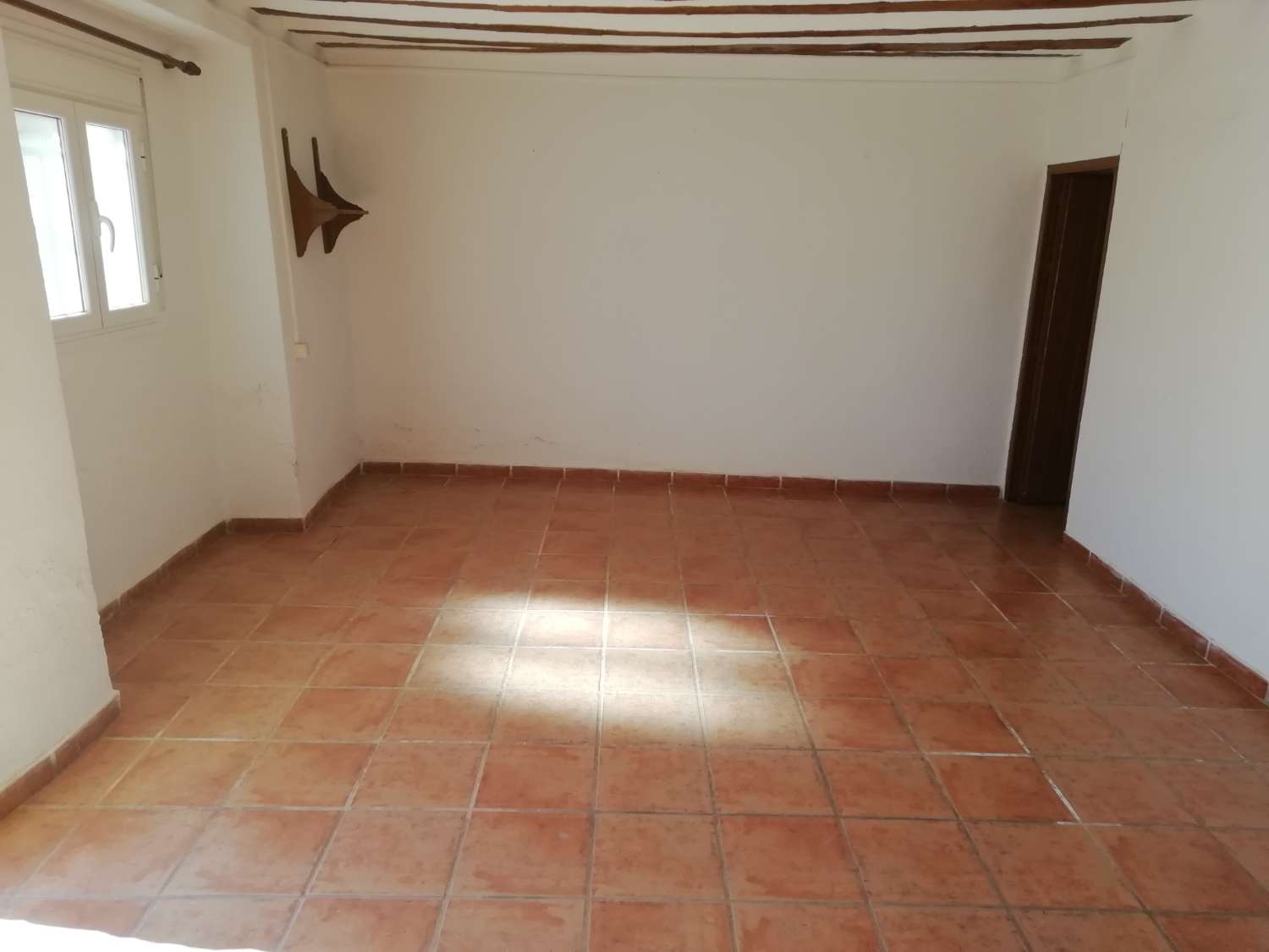Farm with attached house, independent warehouse, pool and 27,000m2 of land