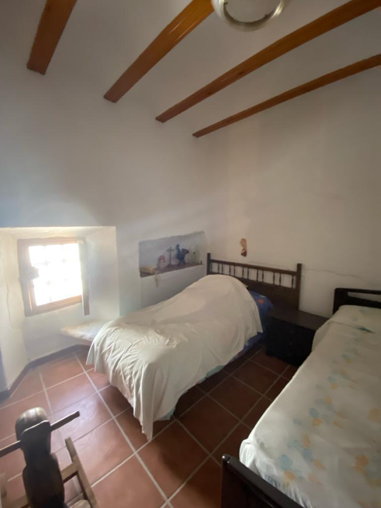 Casa Parcialmente Reformada de 4 Dormitorios y 1 Baño en Velez- Blanco