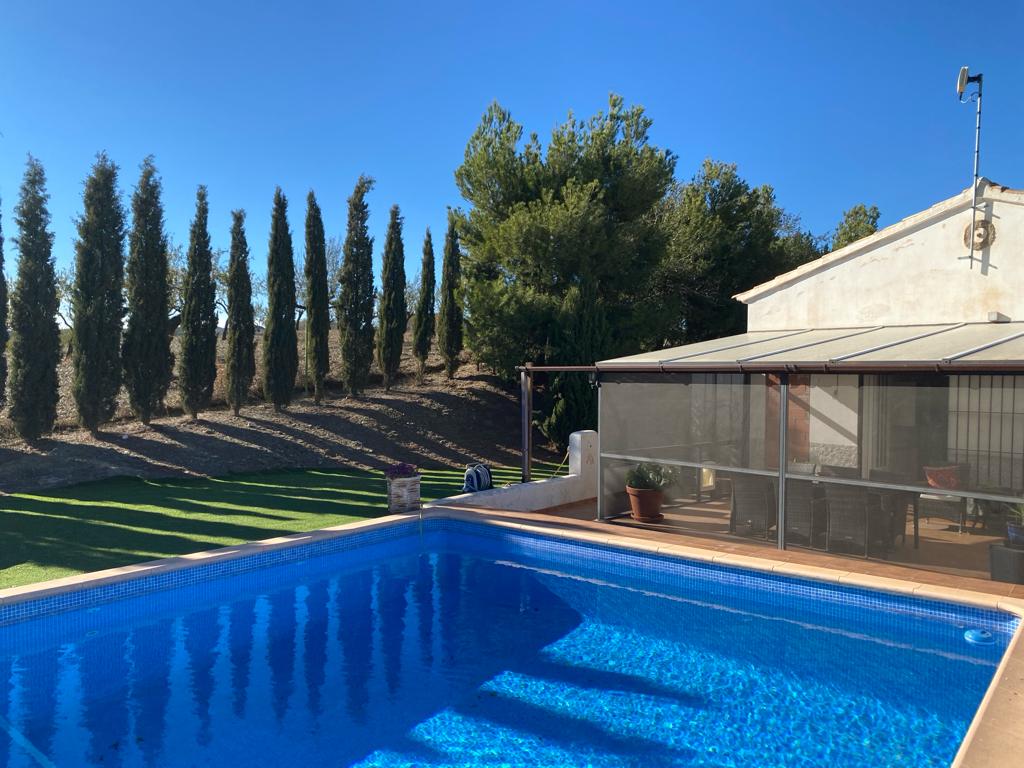 Stunning 4 Bed, 3 Bed Villa with pool in beautiful location ten minutes from Velez¬Rubio