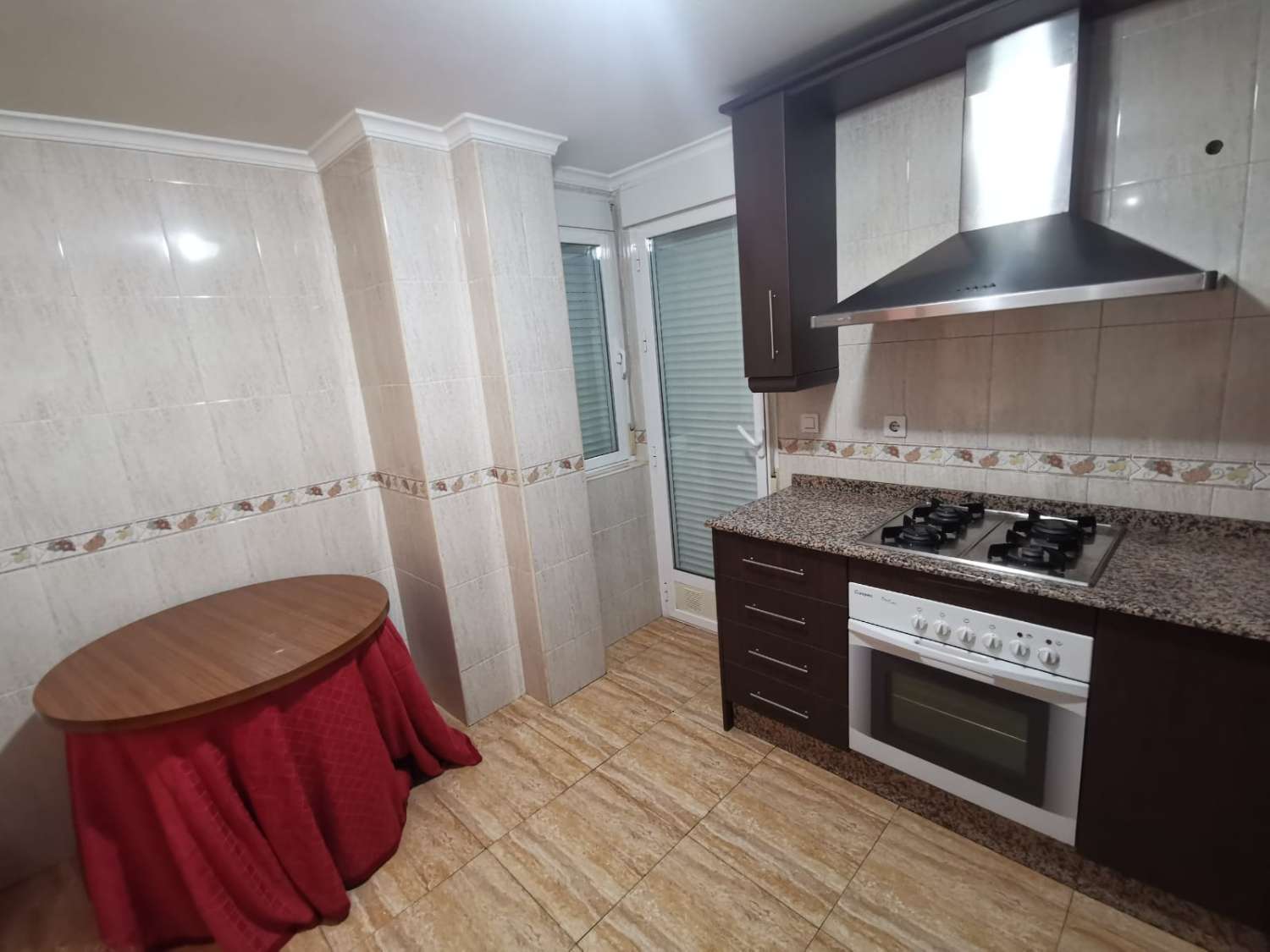 Appartement au 2ème étage, 3 chambres, 2 salles de bain à Velez- Rubio