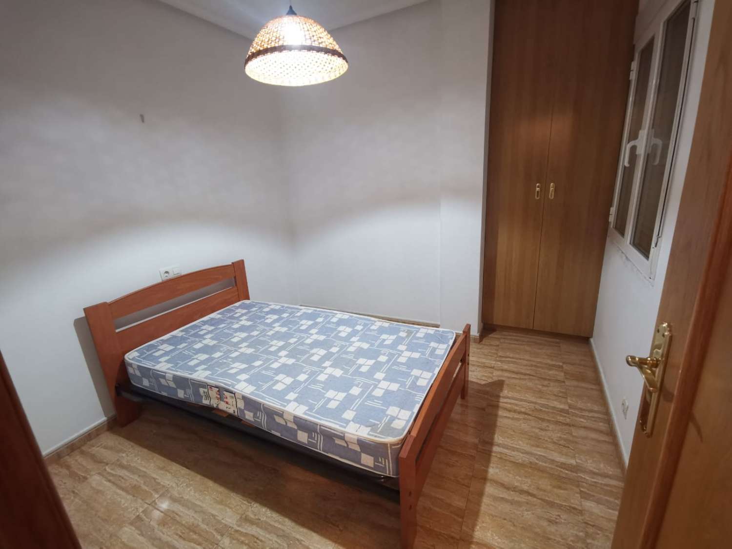 Apartamento en el segundo piso, 3 habitaciones, 2 baños en Velez- Rubio