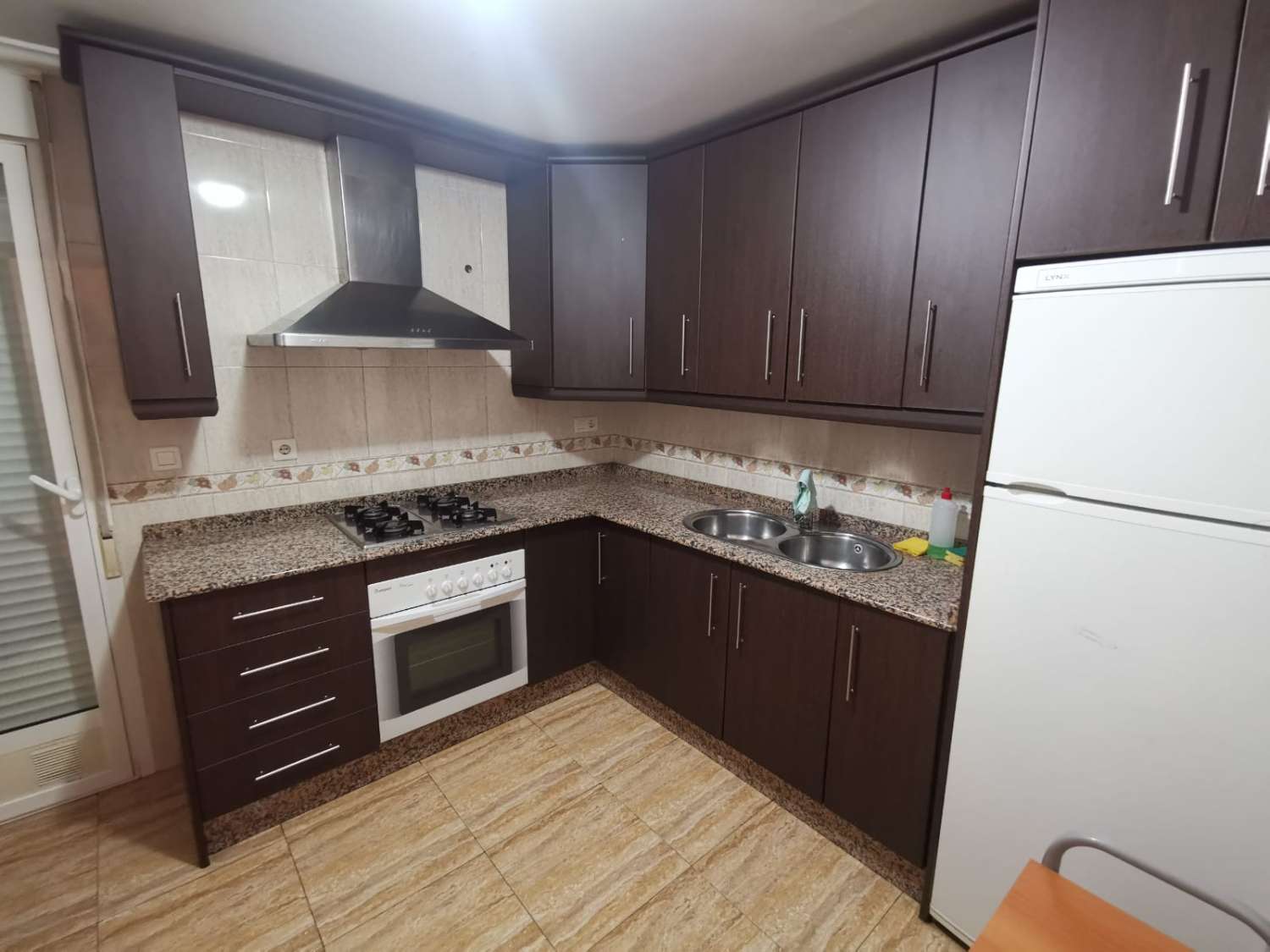 Apartamento en el segundo piso, 3 habitaciones, 2 baños en Velez- Rubio