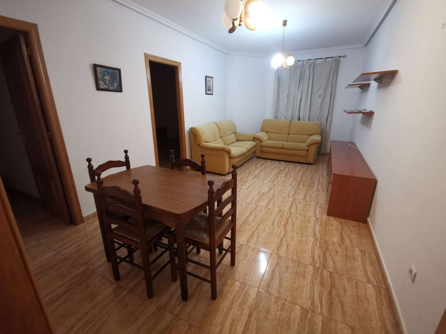 Apartamento en el segundo piso, 3 habitaciones, 2 baños en Velez- Rubio