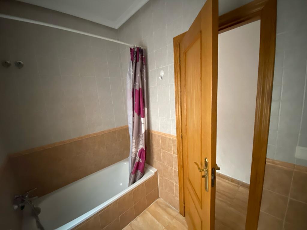 Apartamento en el segundo piso, 3 habitaciones, 2 baños en Velez- Rubio