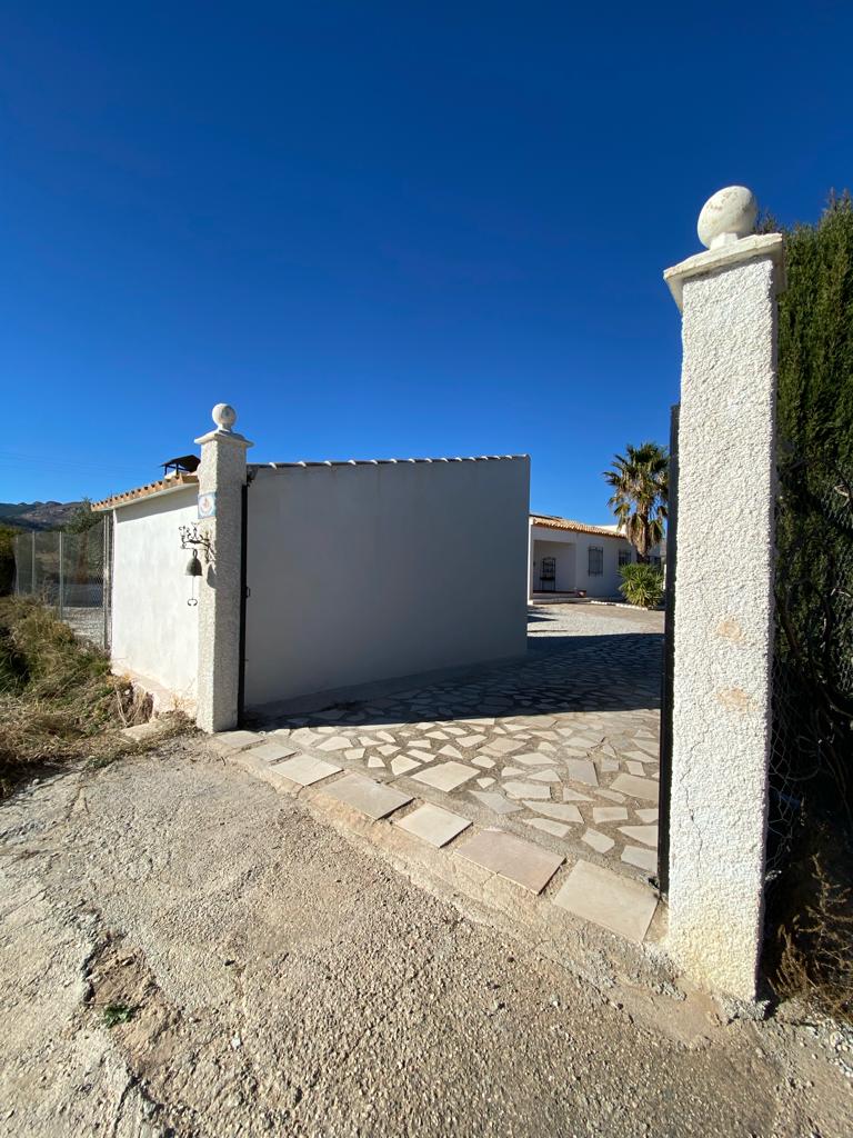 Hermosa villa de 3 dormitorios y 2 baños con piscina en un entorno encantador cerca de Vélez Blanco