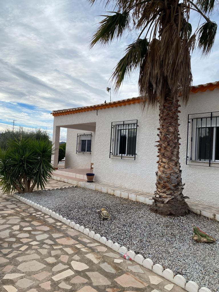 Hermosa villa de 3 dormitorios y 2 baños con piscina en un entorno encantador cerca de Vélez Blanco