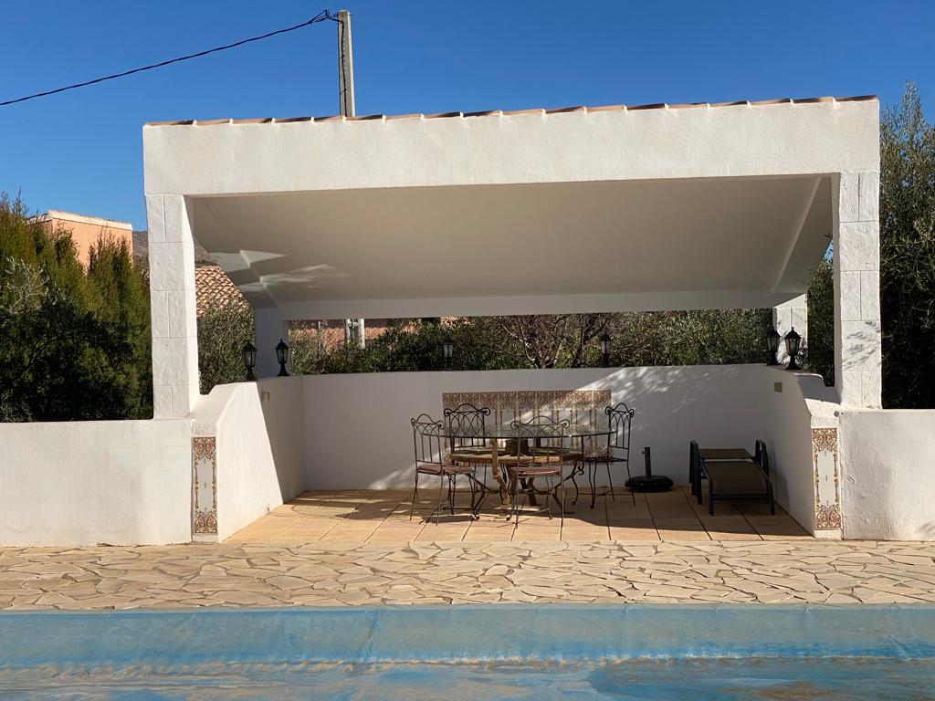 Hermosa villa de 3 dormitorios y 2 baños con piscina en un entorno encantador cerca de Vélez Blanco