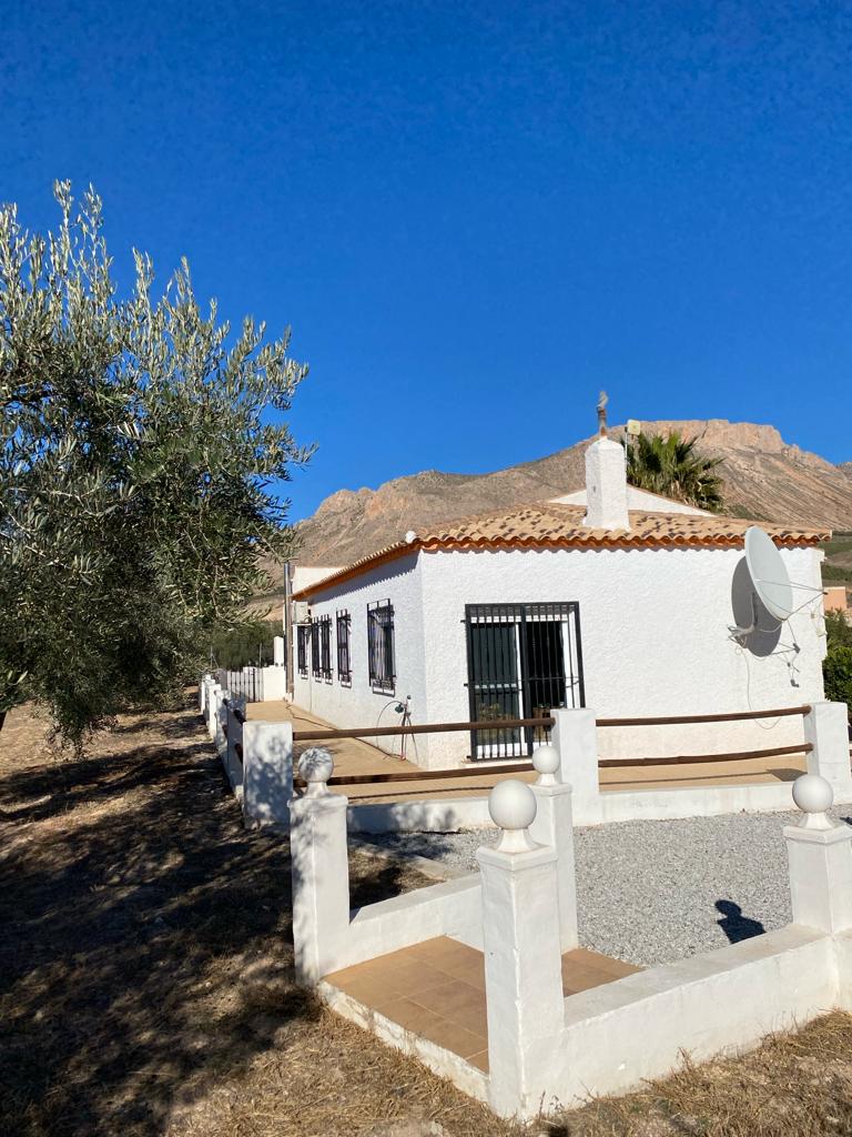 Hermosa villa de 3 dormitorios y 2 baños con piscina en un entorno encantador cerca de Vélez Blanco