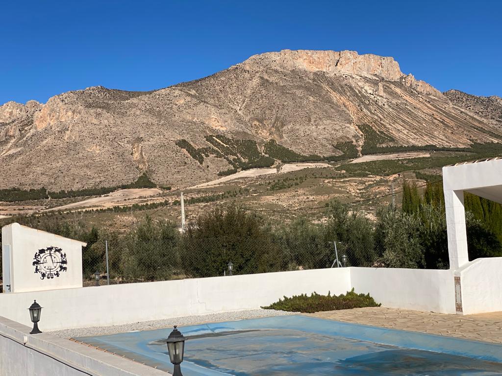 Hermosa villa de 3 dormitorios y 2 baños con piscina en un entorno encantador cerca de Vélez Blanco