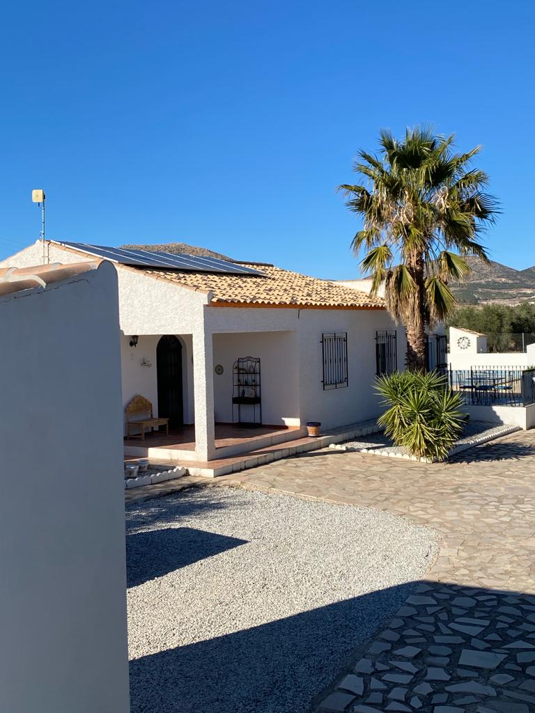 Hermosa villa de 3 dormitorios y 2 baños con piscina en un entorno encantador cerca de Vélez Blanco